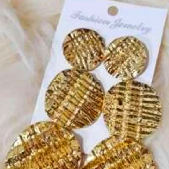 Three's A Crowd Gold Beat Metal Circle Descending Earrings for Pierced Ears - Picture 5 of 5